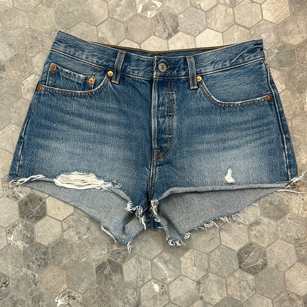 Levi’s shorts size 27